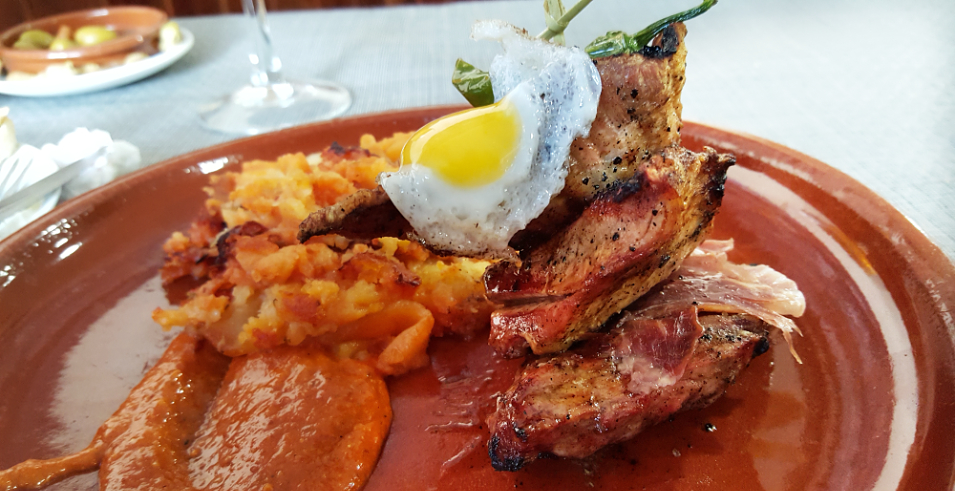 Mason la Bombonera Antequera, Grilled Secreto Ibérico with a quail egg. A favorite all over Spain