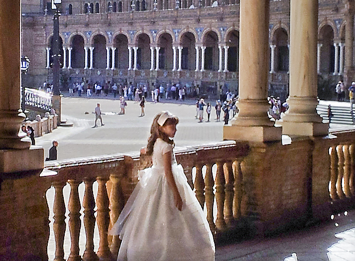 Quinceañera Photo-op
The traditional celebration of a girl’s 15th birthday, marking her passage from girlhood to womanhood. Plaza España Sevilla Spain